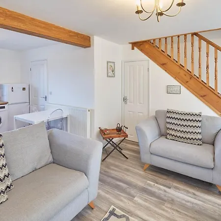 Host & - Robins Den * 惠特比