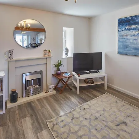 Host & - Robins Den * Whitby