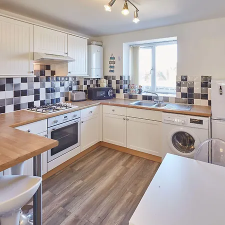 Host & - Robins Den *