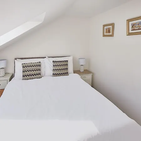 Host & - Robins Den Apartmán *